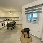 Peaceful By The Sea Apartment *