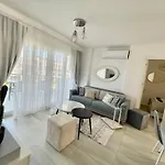 Peaceful By The Sea Apartment Vokolidha